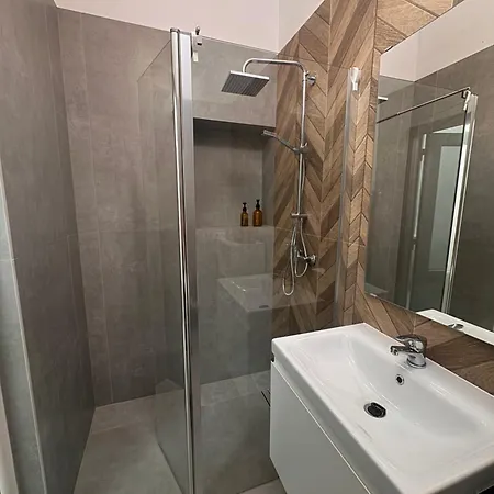 16 Apartament